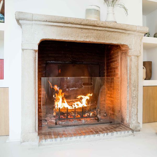 Glass fireplace screens